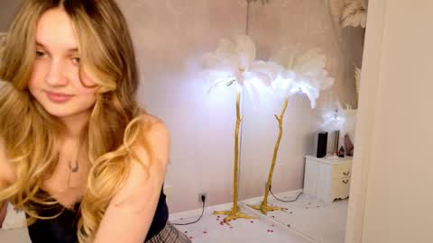 Snapshot of lilly_eyes chatting on 03/28/26, 01:00 Lilly online show from 03/28/26, 01:00