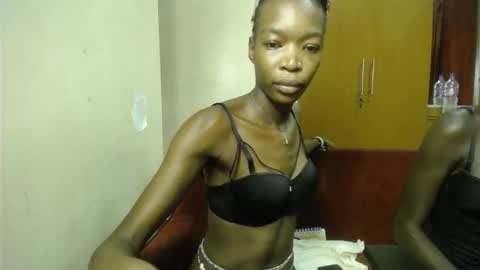 Snapshot of lilly_freak chatting on 03/13/26, 07:42 Des online show from 03/13/26, 07:42