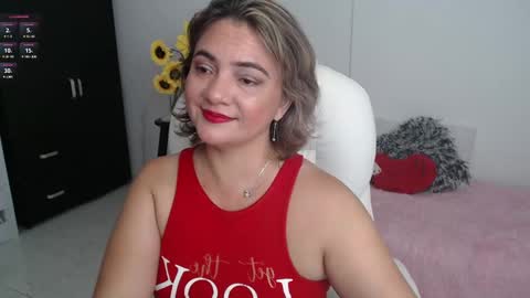 Snapshot of lilly_milf chatting on 02/14/25, 11:42 Lilly online show from 02/14/25, 11:42