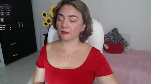 Snapshot of lilly_milf chatting on 02/19/25, 01:39 Lilly online show from 02/19/25, 01:39