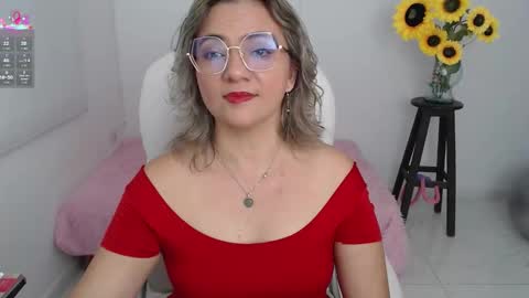 Snapshot of lilly_milf chatting on 09/21/25, 02:08 Lilly online show from 09/21/25, 02:08