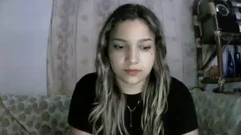 Snapshot of lilly_ocean22 chatting on 04/01/26, 07:09 Sey - Lilly online show from 04/01/26, 07:09