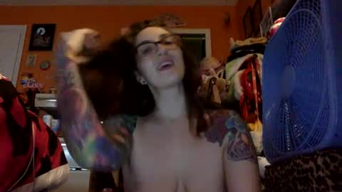 hi guys im back on here 3 online show from 09/13/25, 11:04