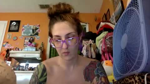 Snapshot of lillylushabae chatting on 05/21/26, 06:48 hi guys im back on here 3 online show from 05/21/26, 06:48