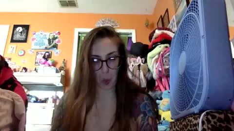 Snapshot of lillylushabae chatting on 05/28/26, 05:43 hi guys im back on here 3 online show from 05/28/26, 05:43
