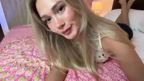 Snapshot of lillyyfaithh chatting on 06/09/26, 08:59 lilly online show from 06/09/26, 08:59