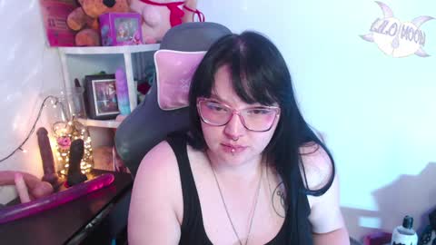 Snapshot of lilomoon69 chatting on 12/02/24, 05:59 Lilo online show from 12/02/24, 05:59