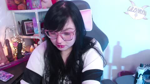 Snapshot of lilomoon69 chatting on 12/04/24, 03:04 Lilo online show from 12/04/24, 03:04