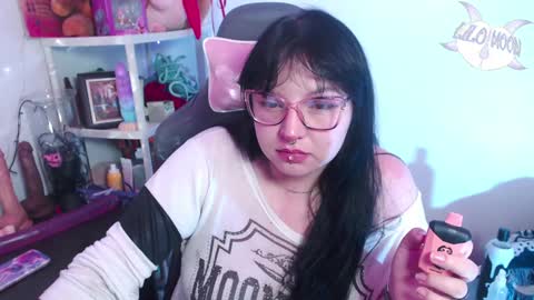 Snapshot of lilomoon69 chatting on 12/04/24, 06:11 Lilo online show from 12/04/24, 06:11