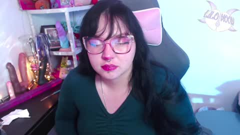 Snapshot of lilomoon69 chatting on 12/17/24, 06:35 Lilo online show from 12/17/24, 06:35