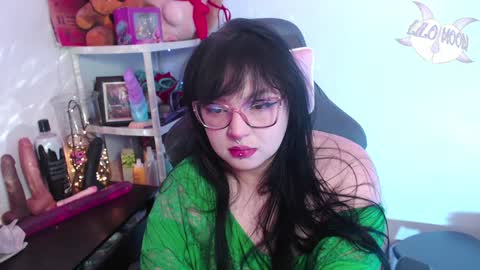 Snapshot of lilomoon69 chatting on 12/23/24, 02:56 Lilo online show from 12/23/24, 02:56