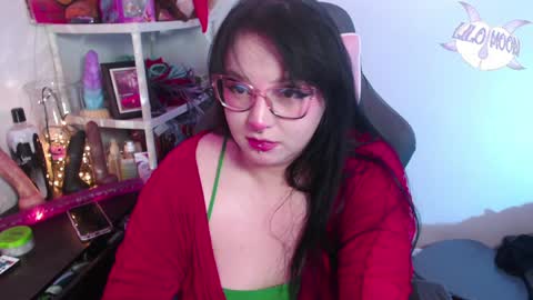 Snapshot of lilomoon69 chatting on 12/28/24, 06:28 Lilo online show from 12/28/24, 06:28