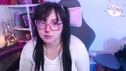 Snapshot of lilomoon69 chatting on 12/31/24, 05:22 Lilo online show from 12/31/24, 05:22