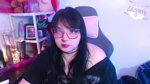 Snapshot of lilomoon69 chatting on 01/12/25, 04:00 Lilo online show from 01/12/25, 04:00