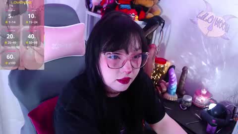 Snapshot of lilomoon69 chatting on 10/14/25, 02:51 Lilo online show from 10/14/25, 02:51