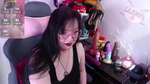 Snapshot of lilomoon69 chatting on 10/18/25, 12:28 Lilo online show from 10/18/25, 12:28