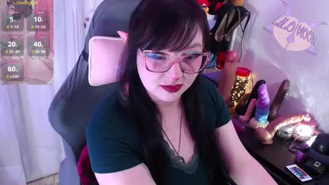 Snapshot of lilomoon69 chatting on 10/19/25, 05:46 Lilo online show from 10/19/25, 05:46