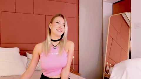 Snapshot of liloukatt chatting on 04/09/26, 12:32 Lilou online show from 04/09/26, 12:32