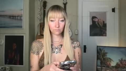 Lilpeachykeenn online show from 12/06/24, 08:51