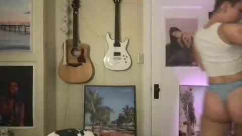 Lilpeachykeenn online show from 12/30/24, 01:04