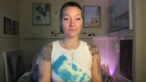 Lilpeachykeenn online show from 01/04/25, 09:52