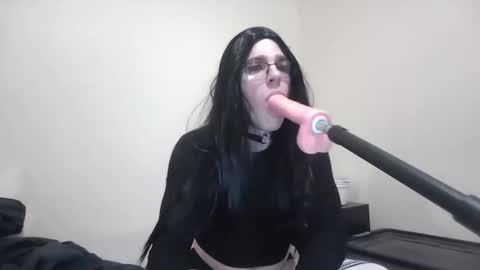 Snapshot of lilsissygir1 chatting on 02/12/25, 02:35 lilsissygir1 online show from 02/12/25, 02:35