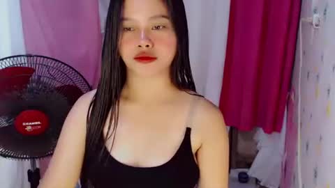 Snapshot of lilsweet_marie chatting on 11/17/25, 06:35 Lilsweet marie online show from 11/17/25, 06:35