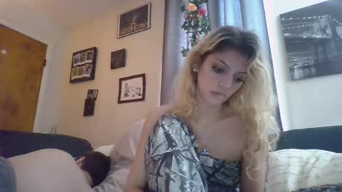 Snapshot of lilvioletxxx chatting on 07/12/26, 08:33 Little Violet online show from 07/12/26, 08:33