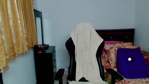 Snapshot of lily_benet1 chatting on 02/15/25, 04:45 LILYB online show from 02/15/25, 04:45