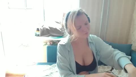 Snapshot of lily_dollyx chatting on 09/10/25, 10:04 Lily dollyx online show from 09/10/25, 10:04