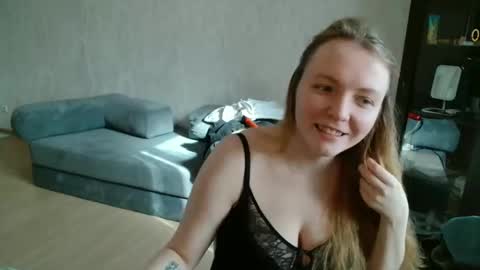 Lily dollyx online show from 04/17/26, 07:22