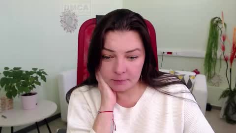 Lily online show from 09/19/25, 08:38