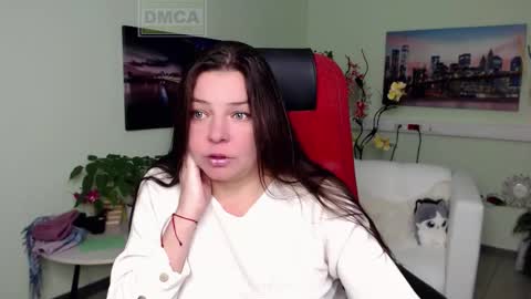 Lily online show from 11/05/25, 04:45