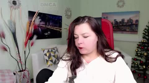 Lily online show from 12/19/25, 08:32