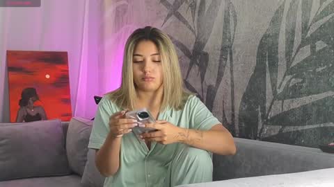 Snapshot of lily_foster_ chatting on 12/10/24, 07:26 Lily online show from 12/10/24, 07:26