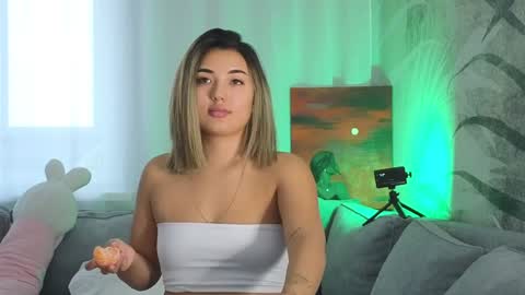 Snapshot of lily_foster_ chatting on 01/23/25, 07:32 Lily online show from 01/23/25, 07:32