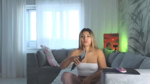 Snapshot of lily_foster_ chatting on 02/07/25, 07:40 Lily online show from 02/07/25, 07:40