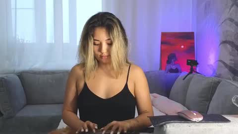 Snapshot of lily_foster_ chatting on 02/13/25, 01:59 Lily online show from 02/13/25, 01:59