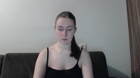 lily_love_x online show from 02/26/25, 11:37