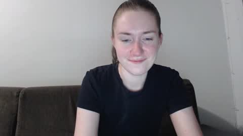 lily_love_x online show from 12/01/25, 10:26