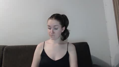 lily_love_x online show from 12/04/25, 11:46