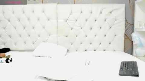 Lily online show from 02/09/25, 07:41