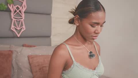 Lily Miiller online show from 11/15/25, 08:16