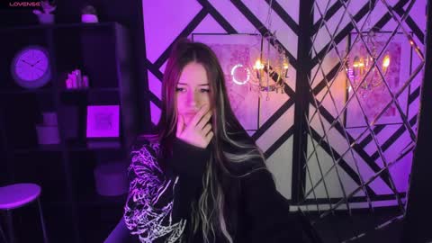 Snapshot of lily_moonlight chatting on 01/23/25, 07:32 Lily online show from 01/23/25, 07:32