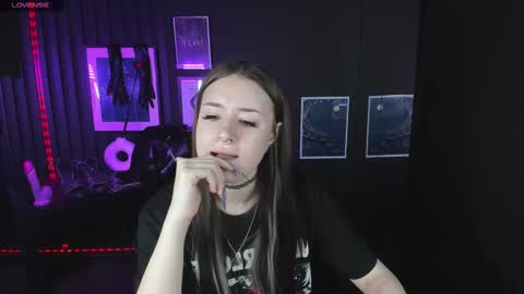 Snapshot of lily_moonlight chatting on 02/13/25, 07:56 Lily online show from 02/13/25, 07:56