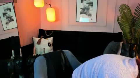 Lily online show from 11/15/25, 07:38