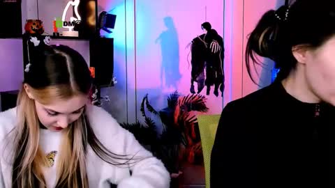 Lily online show from 11/01/25, 08:11