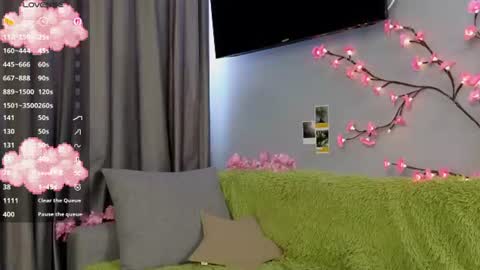 Snapshot of lily_qute chatting on 06/27/26, 12:22 Lily online show from 06/27/26, 12:22