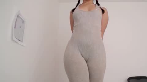 Lily Roberts online show from 03/26/26, 02:55