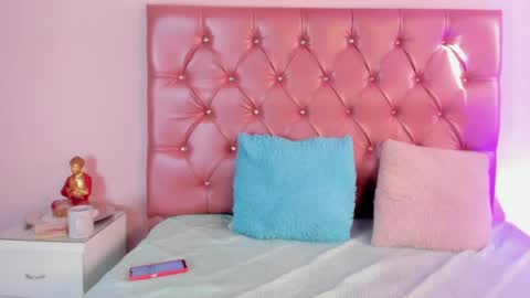 lily_rose0 online show from 04/08/26, 09:26